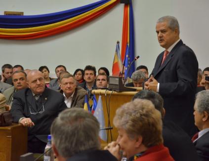 Adrian Năstase i-a vrăjit pe PSD-iştii bihoreni, spunându-le cum pot bate împreună cu PNL şi chiar UDMR armata lui Băsescu (FOTO)